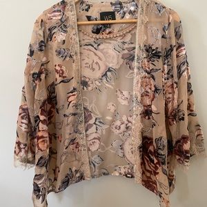 Floral kimono/cardigan. Open front, no closure